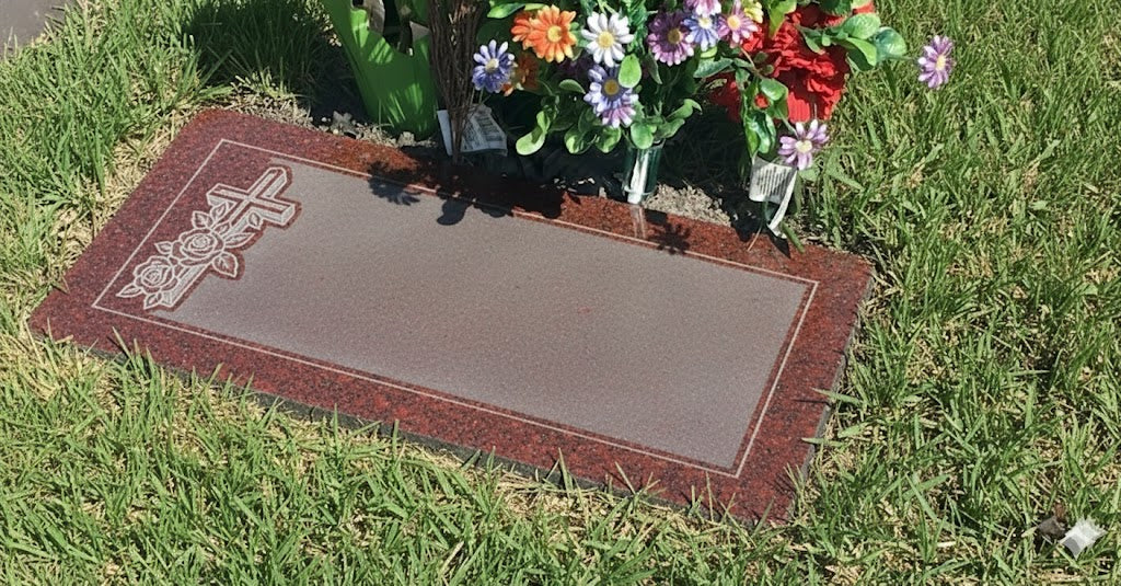 2'x1'x4" Flush Red Granite Headstone
